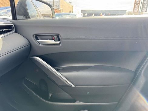 Used 2022 Toyota Corolla Cross XLE image 31