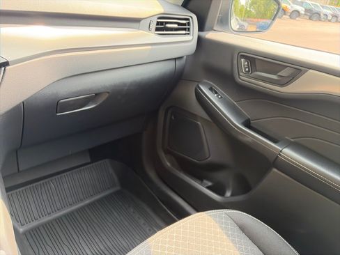 Used 2025 Ford Escape Active AWD/4WD image 18