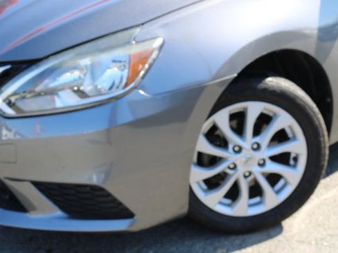 Used 2019 Nissan Sentra SV FWD image 3