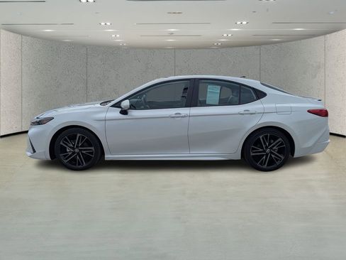 Used 2025 Toyota Camry LE image 6