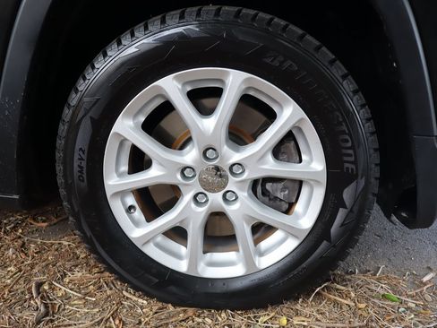 Used 2015 Jeep Cherokee Latitude w/ Comfort/Convenience Group FWD image 44