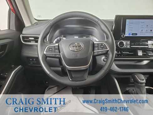 Used 2024 Toyota Highlander LE image 15
