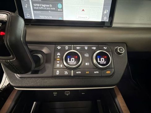 Used 2021 Land Rover Defender 110 X-Dynamic HSE AWD/4WD image 19