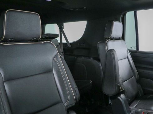 Used 2023 GMC Yukon XL SLT w/ SLT Luxury Package AWD/4WD image 33