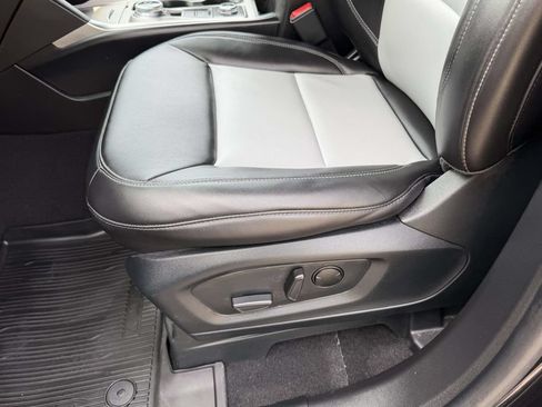 Used 2023 Ford Explorer XLT w/ Equipment Group 202A AWD/4WD image 17
