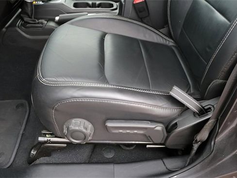 Used 2018 Jeep Wrangler Unlimited Sahara image 13