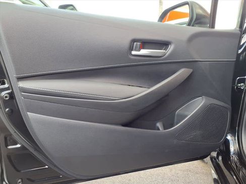 Used 2025 Toyota Corolla SE w/ SE Package image 17