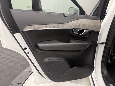 Certified 2024 Volvo XC90 B6 Ultimate w/ Protection Package Premier image 24