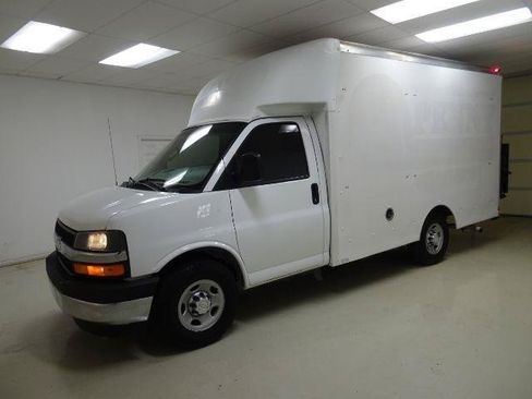 Used 2017 Chevrolet Express 3500 RWD image 3