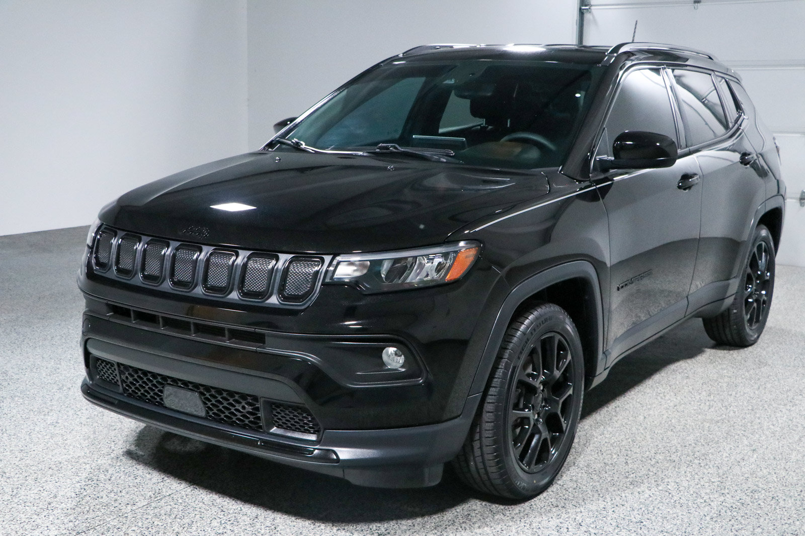 Used 2022 Jeep Compass Latitude FWD image 30