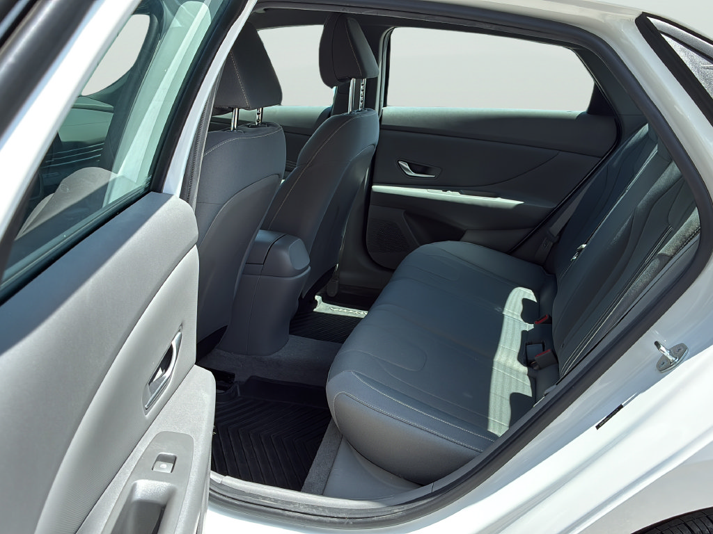 Used 2023 Hyundai Elantra SEL w/ Convenience Package FWD image 13
