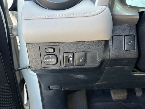 Used 2018 Toyota RAV4 XLE FWD image 25