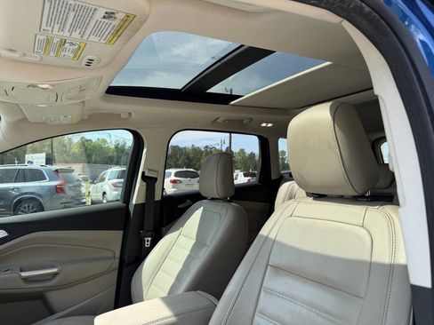 Used 2019 Ford Escape Titanium FWD image 9
