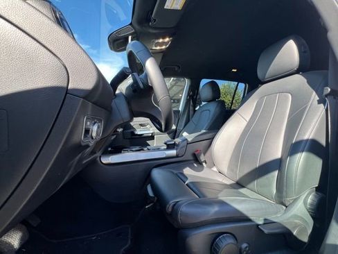 Used 2022 Mercedes-Benz EQB 300 4MATIC image 16