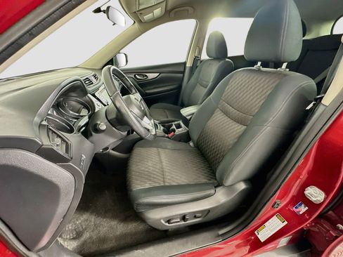 Used 2018 Nissan Rogue SV FWD image 13