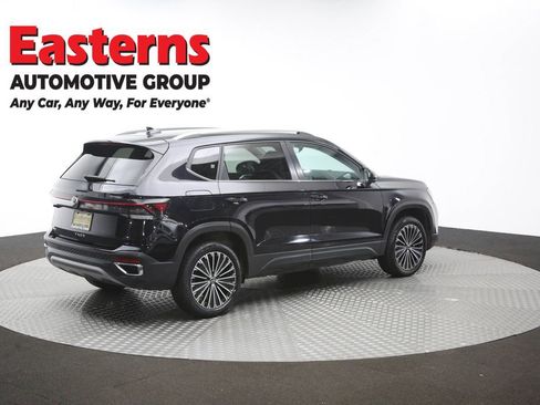Used 2025 Volkswagen Taos SE FWD image 43