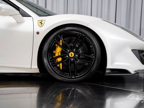 Used 2017 Ferrari 488 Spider image 23