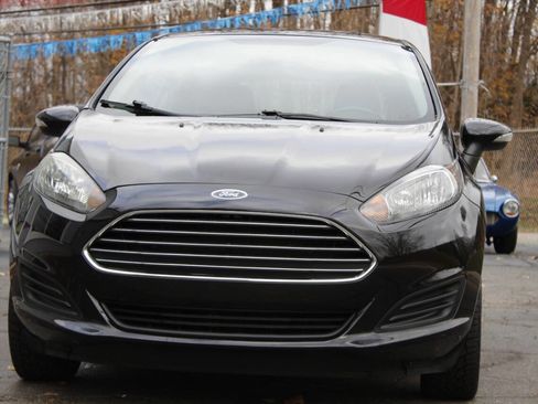 Used 2015 Ford Fiesta SE image 4