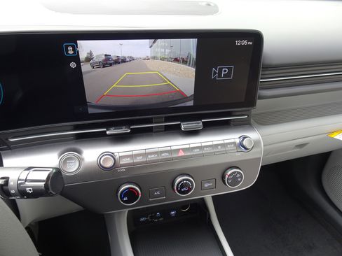 New 2026 Hyundai Kona SE image 12