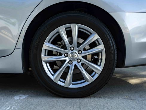 Used 2018 INFINITI Q70 Luxe RWD image 15