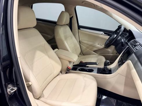 Used 2019 Volkswagen Passat 2.0T Wolfsburg w/ Wheels & Sunroof Package FWD image 41