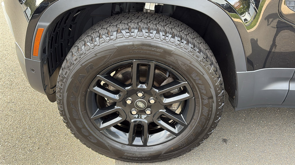 Certified 2024 Land Rover Defender 110 S AWD/4WD image 4