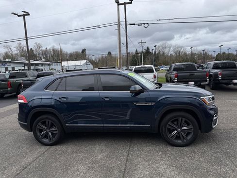 Used 2021 Volkswagen Atlas Cross Sport SE image 9