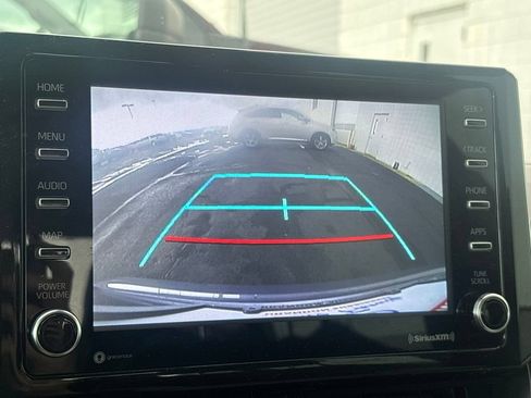Used 2021 Toyota Corolla LE FWD image 11