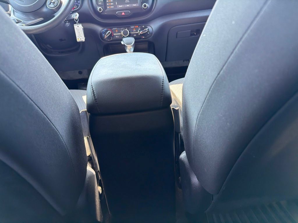 Used 2020 Kia Soul LX FWD image 14