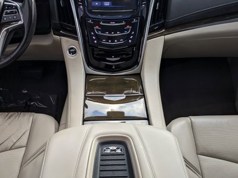 Used 2020 Cadillac Escalade Premium Luxury image 21