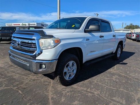 Used 2017 Toyota Tundra SR5 image 8