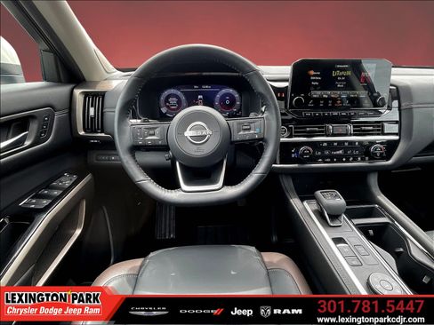 Used 2024 Nissan Pathfinder Platinum AWD/4WD image 8