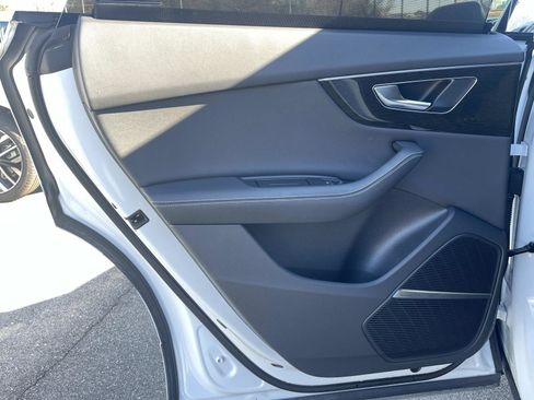 Used 2022 Audi Q8 Premium Plus image 11