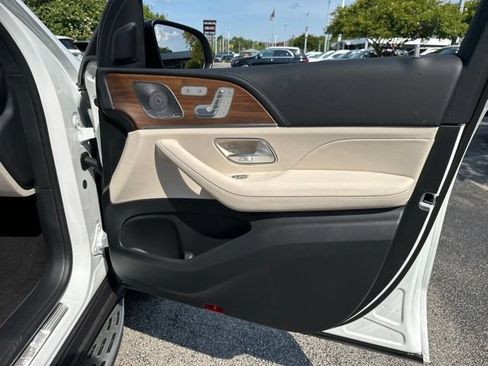 Used 2025 Mercedes-Benz GLS 450 4MATIC image 44