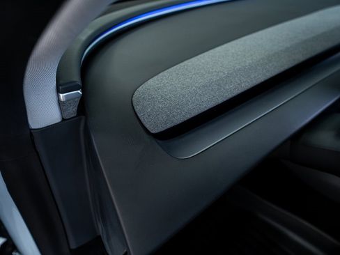 Used 2025 Tesla Model 3 Long Range image 31