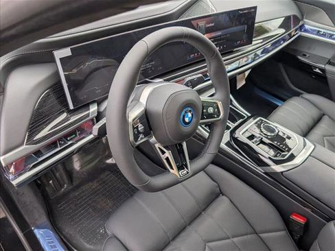 New 2026 BMW i7 M70 w/ M Sport Package RWD image 3