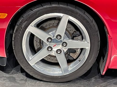 Used 2005 Chevrolet Corvette Coupe w/ Preferred Equipment Group RWD image 14