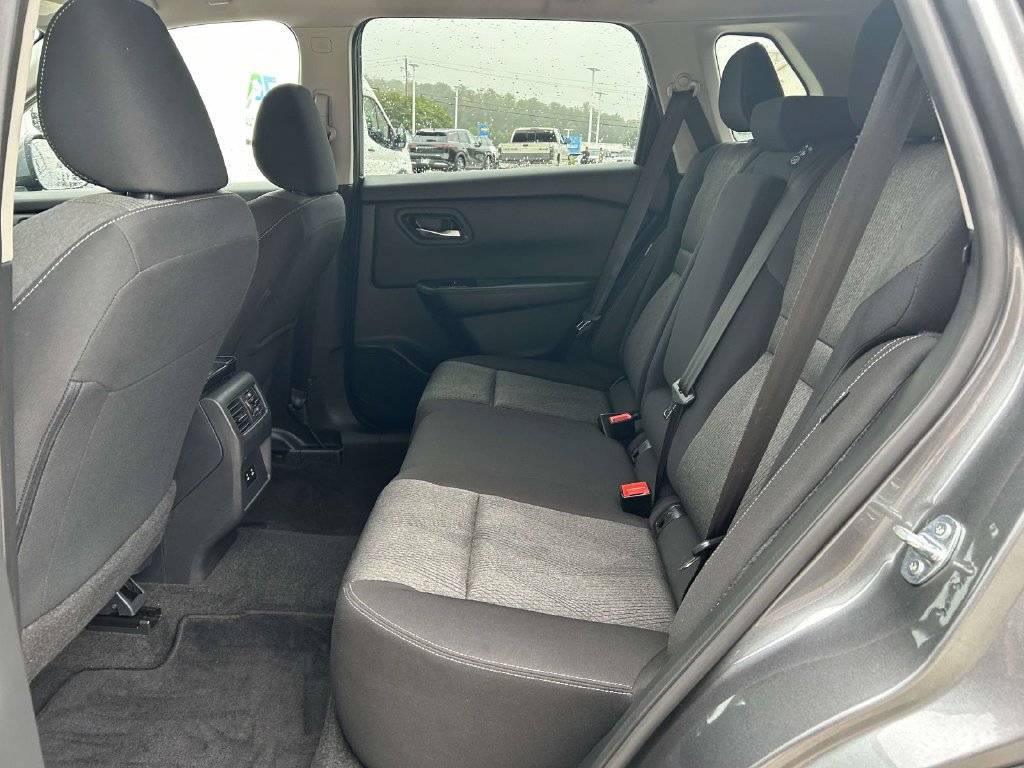 Used 2025 Nissan Rogue SV AWD/4WD image 9