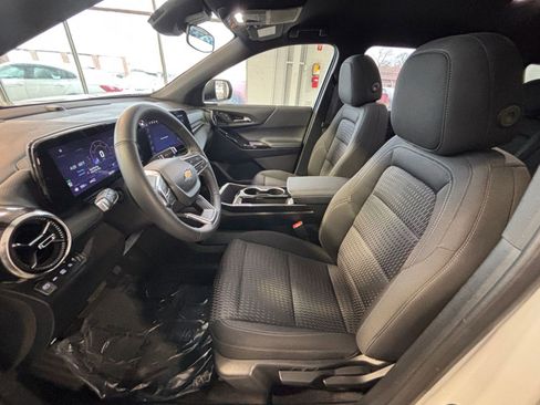 Used 2025 Chevrolet Equinox LT image 31