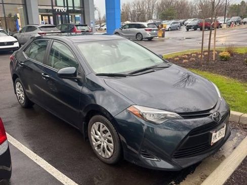 Used 2018 Toyota Corolla LE image 2