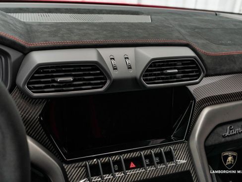 Used 2023 Lamborghini Urus Performante image 35