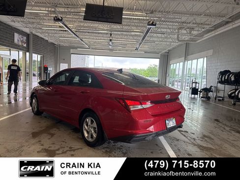 Used 2021 Hyundai Elantra SE FWD image 9