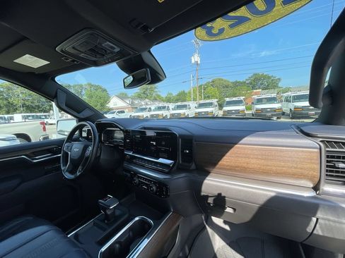 Certified 2023 Chevrolet Silverado 1500 High Country w/ High Country Premium Package AWD/4WD image 29