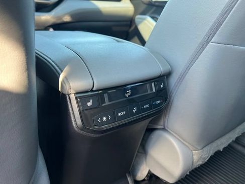 Used 2022 Toyota Highlander Platinum AWD/4WD image 22