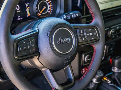 Used 2024 Jeep Wrangler Unlimited Rubicon image 32