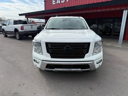 Used 2021 Nissan Titan SV w/ SV Convenience Package image 7