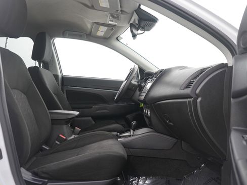 Used 2023 Mitsubishi Outlander Sport SE image 11