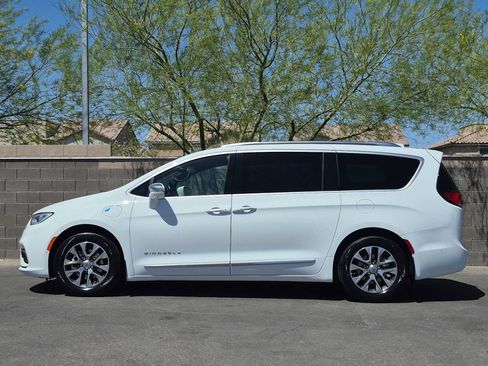Used 2021 Chrysler Pacifica Pinnacle FWD image 6