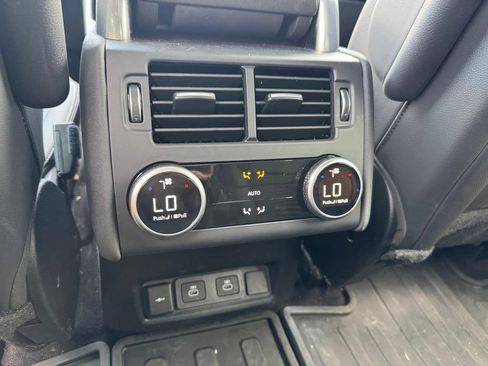 Used 2025 Land Rover Discovery S AWD/4WD image 10