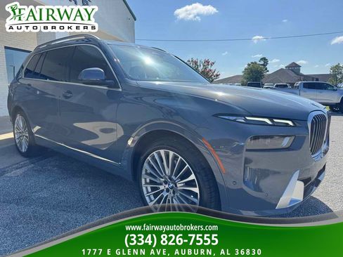 Used 2025 BMW X7 xDrive40i w/ Premium Package AWD/4WD image 4